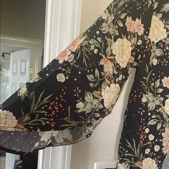 FARM Rio Multicolor Floral Design Shell - Picture 4 of 7